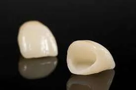 Corona dental de zirconio