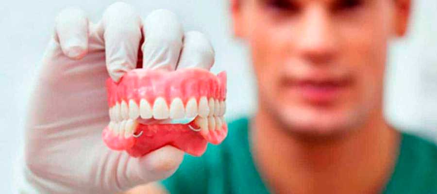Caja de dientes o prótesis dentales completas: ¿Cuándo son necesarias?