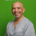 Dr. Juan Carlos Torres especialista implantes dentales