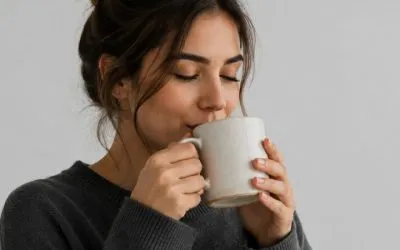El dilema del café y el té: ¿Cómo disfrutar de tus bebidas favoritas sin renunciar al blanco de tus dientes?