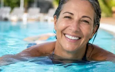 ¿Puedes bañarte en la piscina o en el mar después de un implante dental?