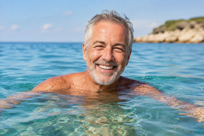 nadar en el mar-